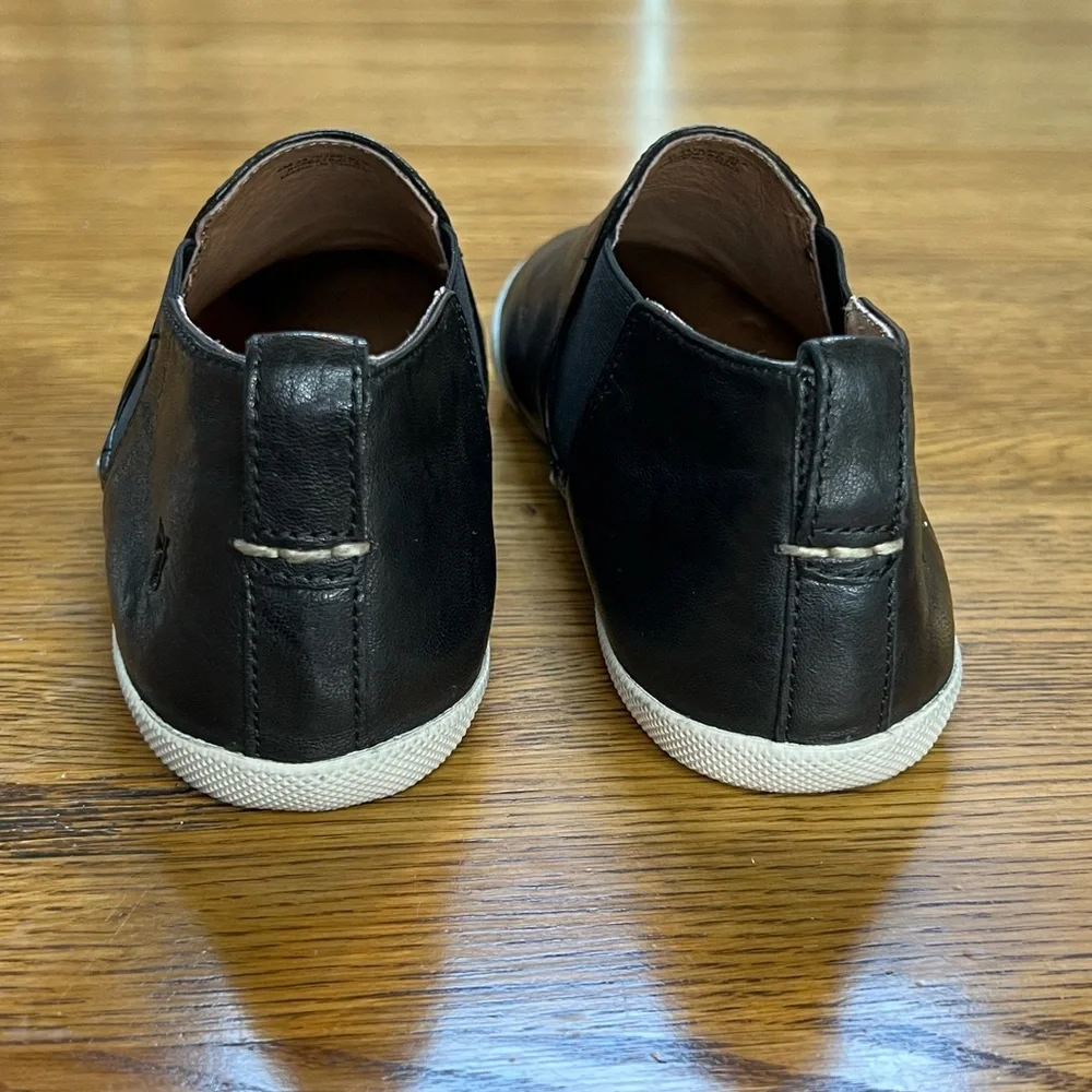 ⭐️ FRYE Women's Melanie Chelsea Black Leather Sneaker Flat Slip On Loafers 8M